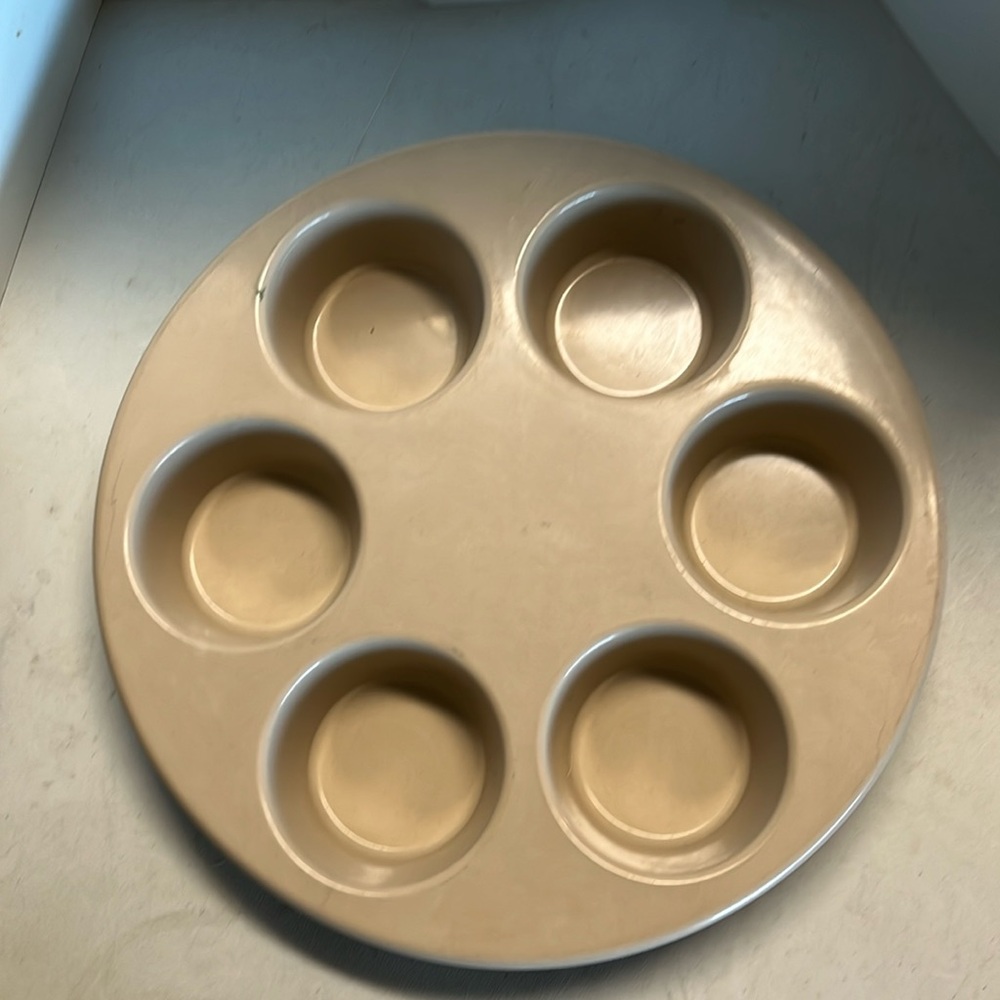Anchor hocking microware  muffin pan